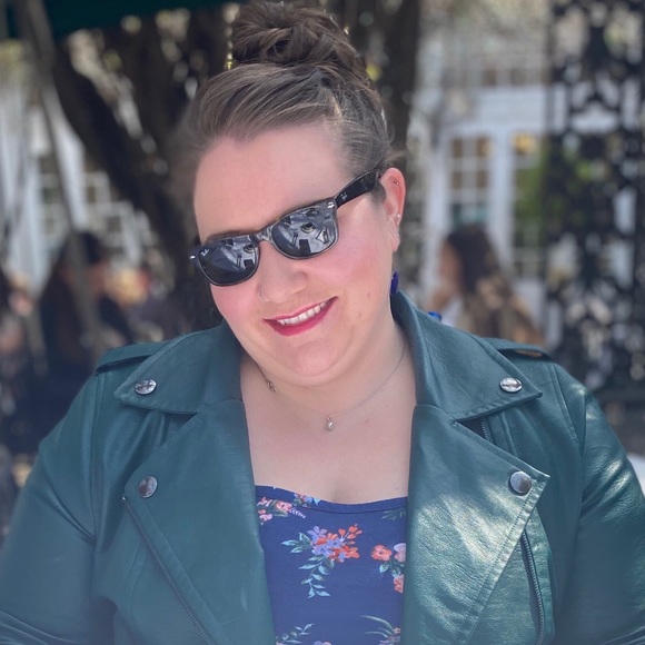 Meet your Posher, Monica - Picture 1 of 1